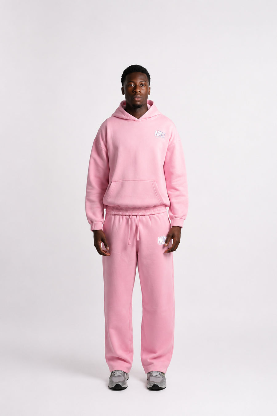 Essential Tracksuit in Pink: Hoodie und weite Sweatpants, Vorderansicht