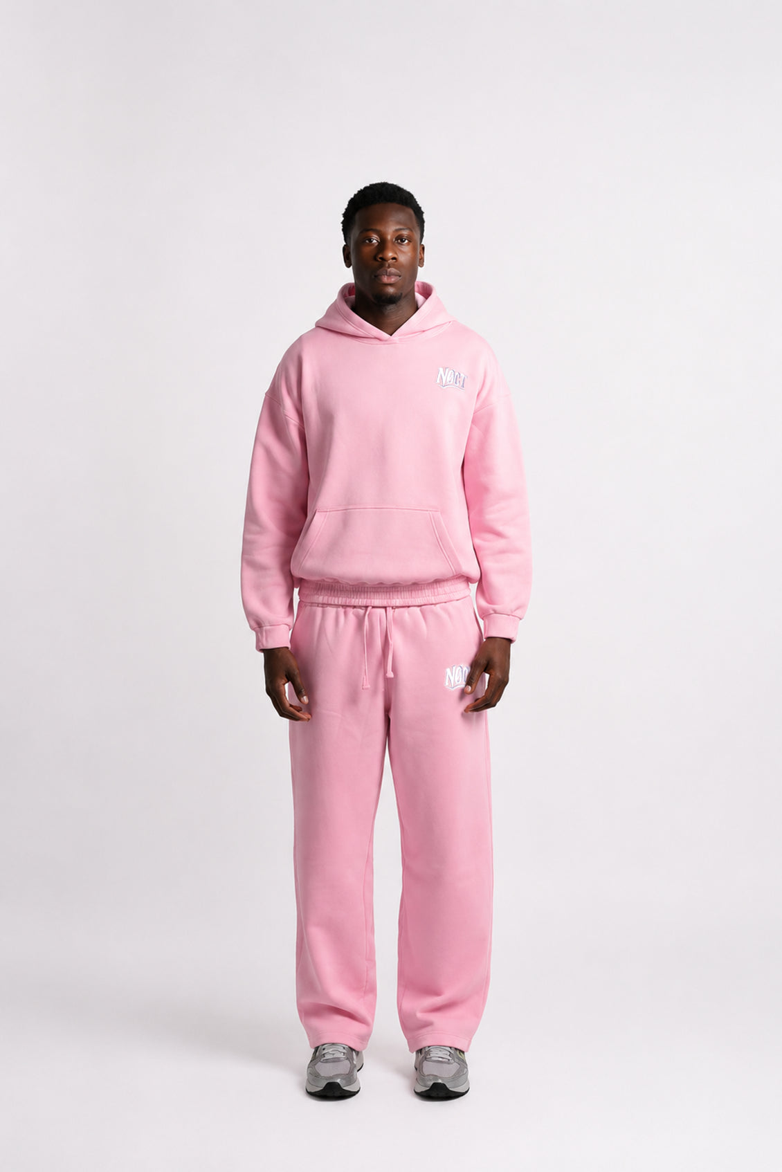 Essential Tracksuit in Pink: Hoodie und weite Sweatpants, Vorderansicht